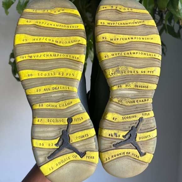 Jordan Retro 5 Venom Black Sneakers - Picture 11 of 15